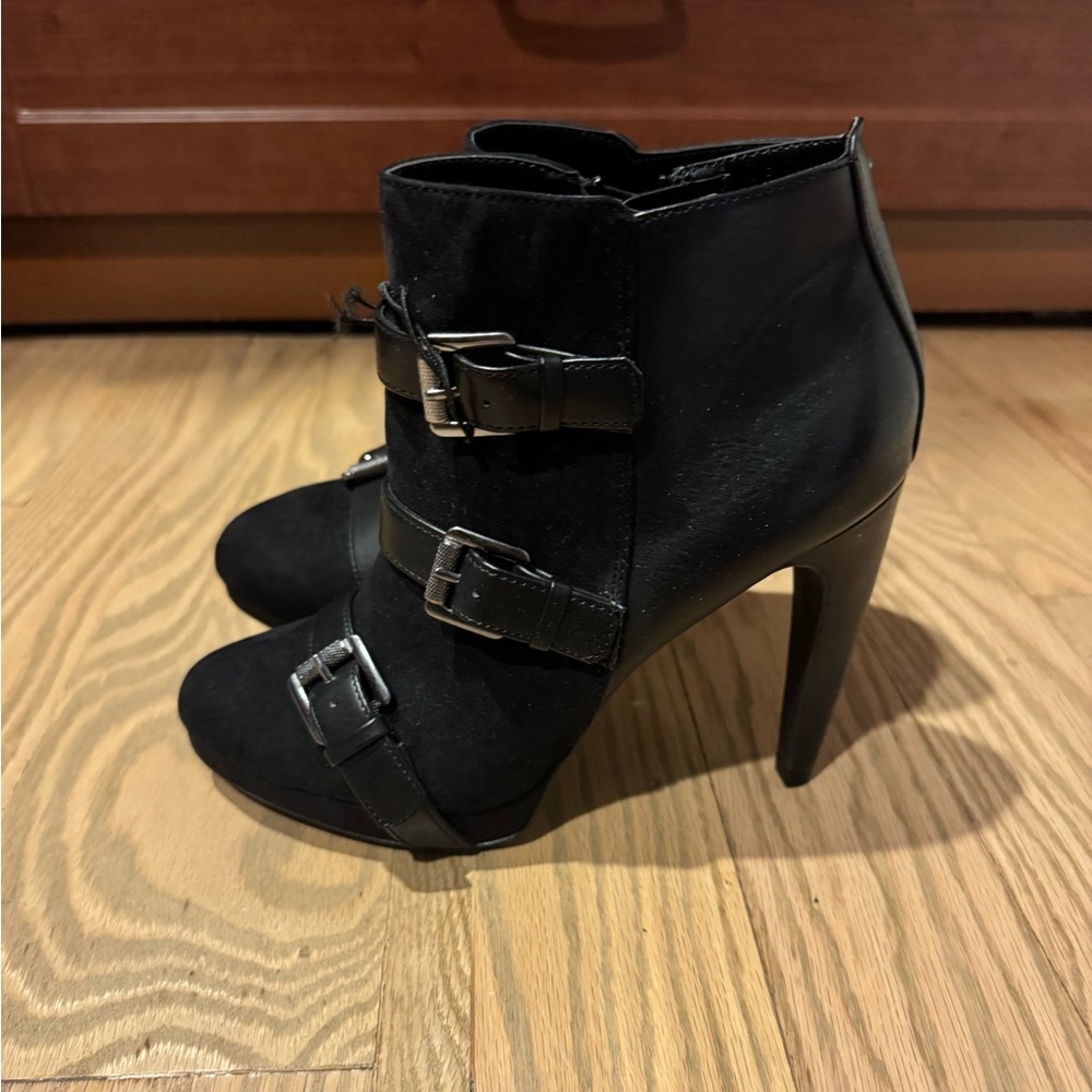 Sam & Libby heeled buckle boot